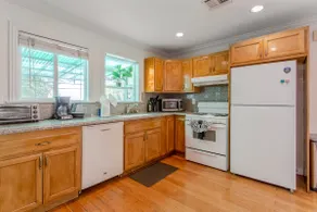 Private 2/2 house close to universal studios - Image 3
