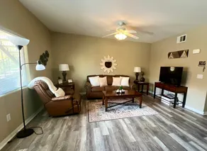 Cozy ground level 2B2B, kitchen/laundry - Image 2