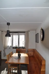 Pink house, road level - Image 4