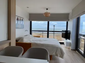 Corner studio with ocean views and hotel feel - Image 2