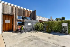 Birches on Patricia: a peaceful, modern retreat - Image 5