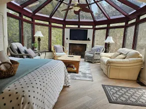 Secluded 1200' beachfront private 64 acre log home - Image 2