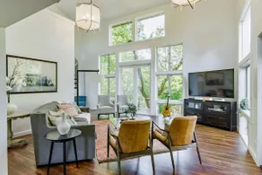 The Musician’s Cottage! Soaring ceilings, gardens! - Image 2