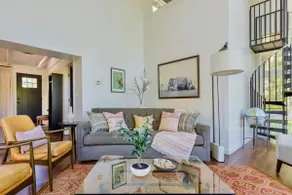 The Musician’s Cottage! Soaring ceilings, gardens! - Image 4