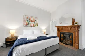 Dunkley House - Large CBD Heritage Home, Sleeps 10 - Image 4