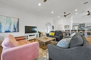 Dunkley House - Large CBD Heritage Home, Sleeps 10 - Image 2
