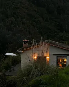 Cabin in the Juaica Mountains · Fireplace - Image 5