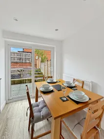 2bedroom sleeps 6 garden driveway Free Gym Access - Image 4
