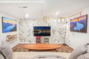 Bright, Clean & Spacious 2 Bed apt. Pets Welcome! - Image 3