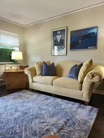 Easy walk to CAMC-2 BR Apt-Pet Friendly - Image 3