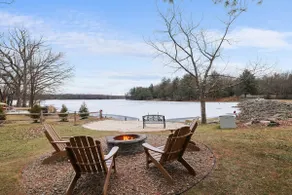 Lake front with Private Beach, Hot tub, Pool, Pickle Ball, March Dates available - Image 3