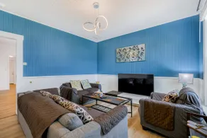 Cozy 2B1B Upper Unit w/ Private Yard, Walk to BART - Image 3
