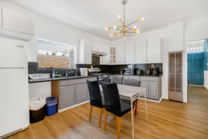 Cozy 2B1B Upper Unit w/ Private Yard, Walk to BART - Image 5