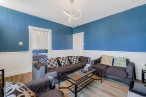 Cozy 2B1B Upper Unit w/ Private Yard, Walk to BART - Image 2