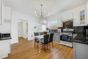 Cozy 2B1B Upper Unit w/ Private Yard, Walk to BART - Image 4