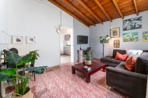 2BR Apartment · Manila, Poblado · A/C · Fast WiFi - Image 5