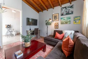 2BR Apartment · Manila, Poblado · A/C · Fast WiFi - Image 2
