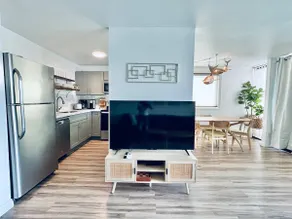 15 Steps to Beach! 2 Bedroom w/XL Kitchen & Pool! - Image 5