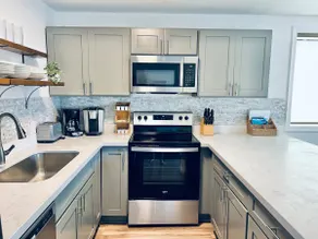 15 Steps to Beach! 2 Bedroom w/XL Kitchen & Pool! - Image 3