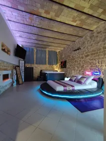 Love Dreams Cottage private hot tub (new)! ! - Image 2