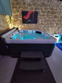 Love Dreams private hot tub naughty room option - Image 5