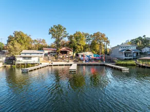 Lakefront Cottage @ Sam's | King | Hot Tub - Image 5