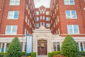 Experience the past, stay in the present Midtown - Image 3