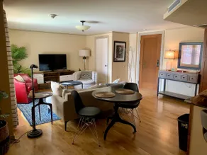 Experience the past, stay in the present Midtown - Image 5