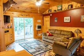 Hawk's Nest Kabin with HOT TUB - Image 4