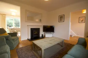 Smart and Comfortable Cambridge House - Image 2