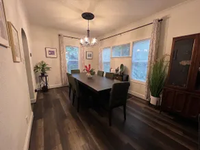 A Campus Cottage-2 Stall garage & off-street pkg - Image 2