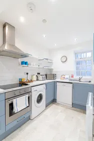 2 Bedroom Flat opposite the main sands - Image 5