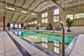 Top Floor Condo with Stunning Mountain Views - Image 2
