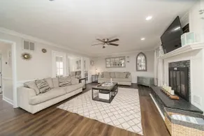Private 4BR w/ Salt Pool, Hot Tub & Fire Pit - Image 3