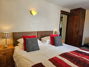 Converted 18 Century Woolchamber with great views - Image 4