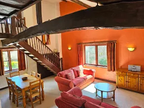 Converted 18 Century Woolchamber with great views - Image 5