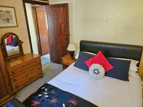 Converted 18 Century Woolchamber with great views - Image 2