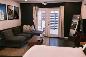 Stockton Modern Studio | UOP & The Miracle Mile - Image 2