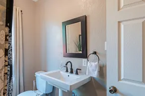 3BR Clare House! Downtown, Medical Center Stadium - Image 5
