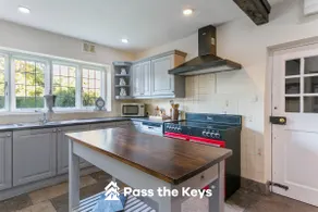 Secluded Mansion Retreat - Expansive Private Oasis - Pass the Keys - Image 5