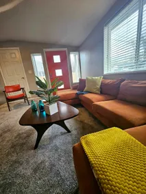 Hucrest Vibes! MCM 2Bedroom 2Bath fire pit & deck - Image 2