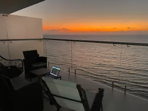 Spectacular Oceanfront Suite - 15th Floor Tonsupa - Image 2