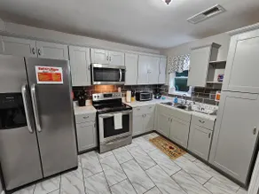Bluff City Manor A (2bd 1ba, pet-friendly w/fee) - Image 3