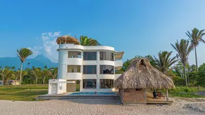 Entire Beach front Villa, sleeps 18 - Image 3