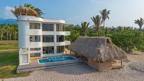 Entire Beach front Villa, sleeps 18 - Image 4