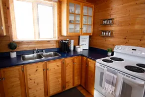 Comfort Cottage with Hot Tub - Image 4