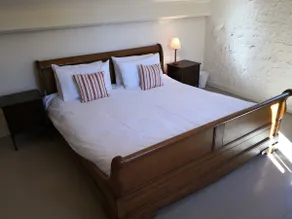 Comfortable One Bed Gite with Hot Tub - Image 3