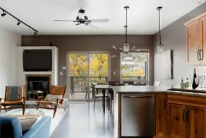 River Retreat & Decked Out - Walk to town - 3BD - Image 2