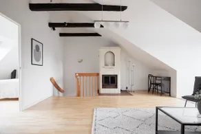 Top floor, 2-story flat in chic area - Image 3