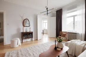 Top floor, 2-story flat in chic area - Image 2